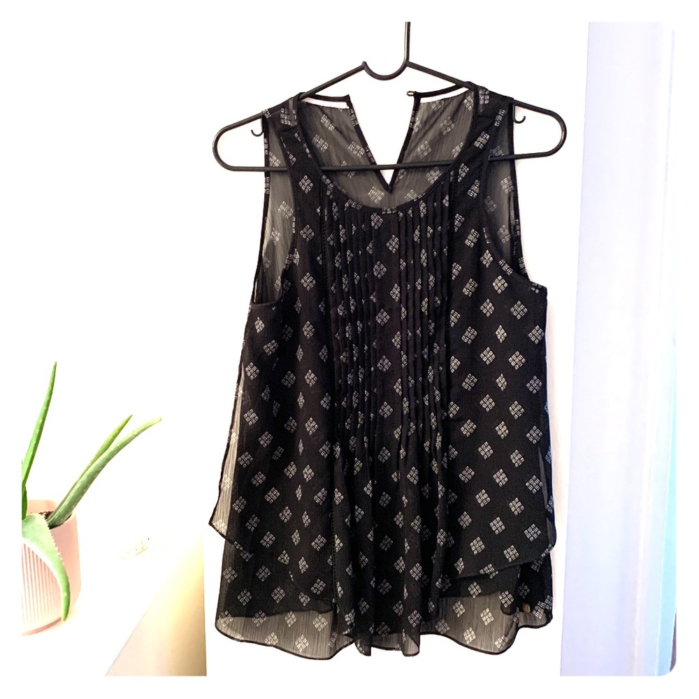 Black white printed crew neck sleeveless top